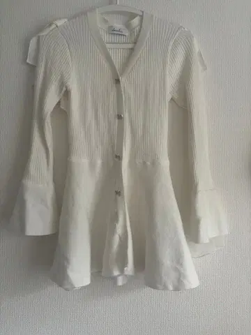 dazzlin 숄더 리본 니트 튜닉