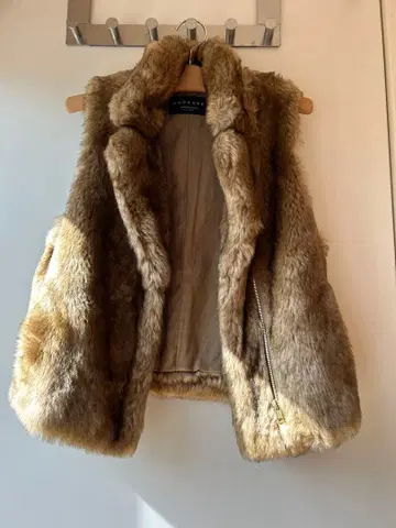 MACPHEE 브라운 퍼 베스트