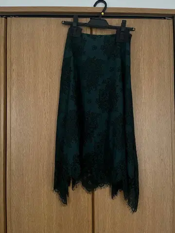 새상품급 케티 셰리 플라워 디자인 스커트*사이즈 1