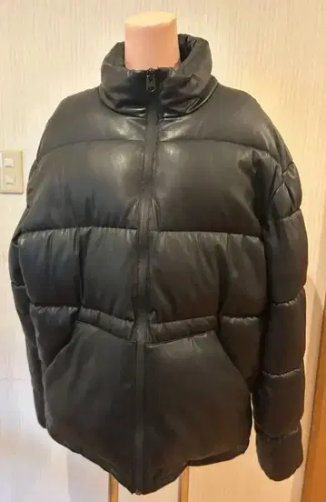 ZARA 인조 가죽 블랙 퍼프 자켓