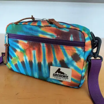 그레고리 패디드 숄더 M 댄싱 베어풋 타이 다이 백