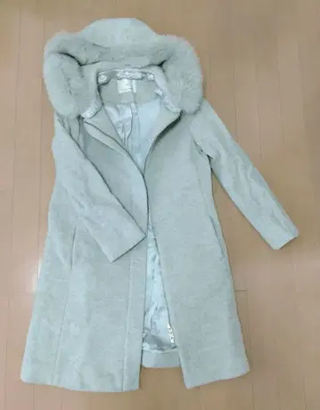 세련된 돌려입기 INED 그레이 퍼 코트