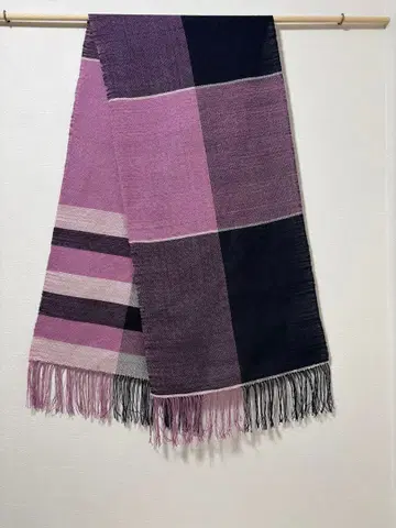 실크 손뜨개 핸드메이드 보라색 계열 체크 무늬 머플러