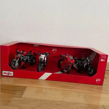Ducati 1/12 스케일 바이크 4대 세트