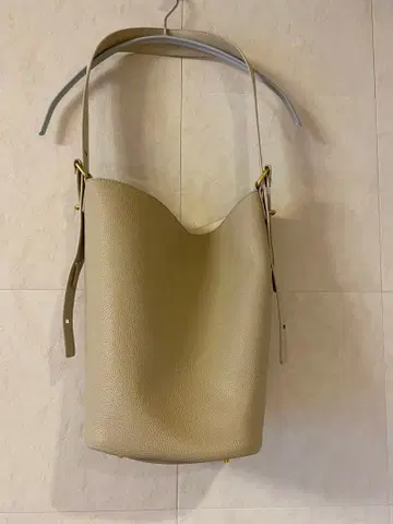 가죽 버킷 숄더백 베이지