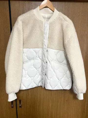 화이트 퀼팅 자켓