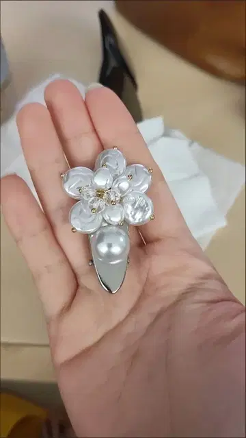 꽃 모티브 헤어핀 화이트 실버