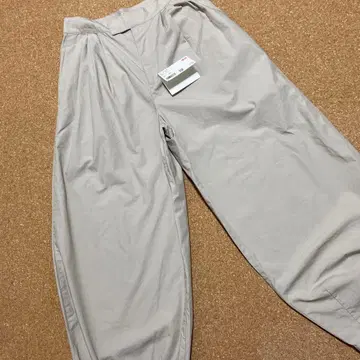 UNIQLO 코튼 벌룬 팬츠 베이지 사이즈 58