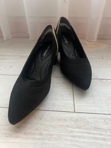 ANNE COQUINE 블랙 펌프스 낮은 힐