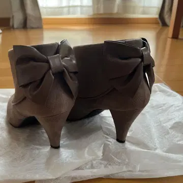 리본 포함 브라운 스웨이드 부츠