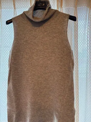 캐시미어 혼방 터틀넥 니트 베스트 그레이