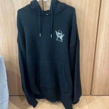 BUBBLES 엔젤 자수 블랙 니트 후드티