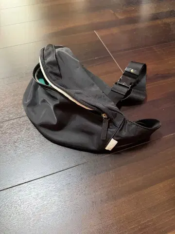 agnis b. 블랙 웨스트 파우치