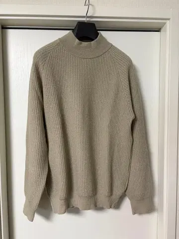 [ 새상품급 ] 바니스뉴욕 베이지 하이넥 니트 M