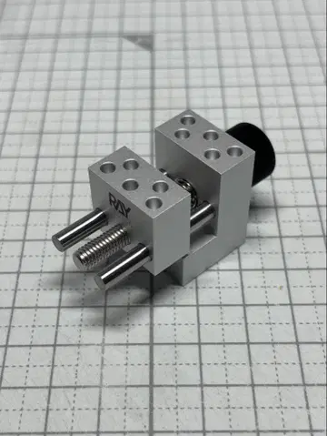 RAYSTUDIO 핸드 바이스 02