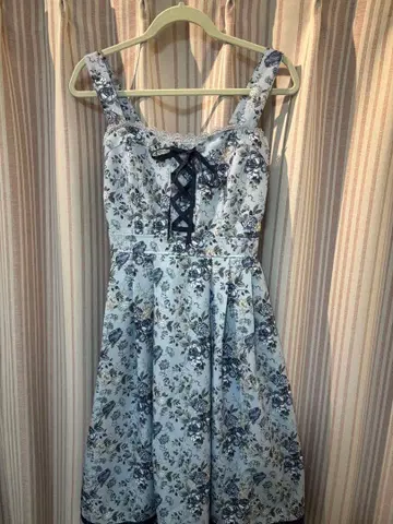 axes femme 로즈 패턴 오버롤 스커트