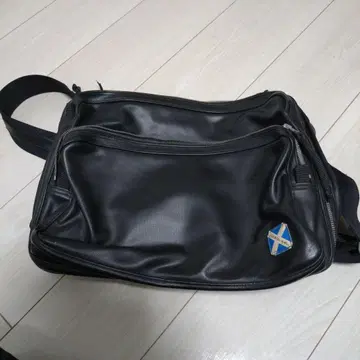 블랙 합성 피혁 숄더백