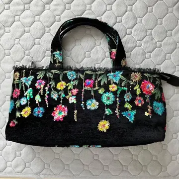 Think Bee ! 싱크비 플라워 비즈 핸드백