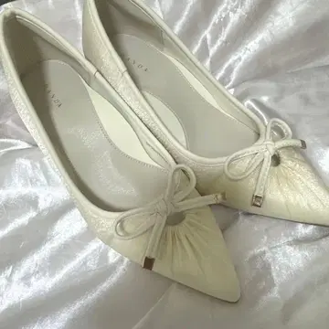 RANDA 아이보리 스틸레토 런닝 펌프스 22.0cm