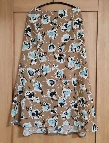 투모로우랜드 꽃무늬 롱 플레어 스커트 사이즈 32 XS S