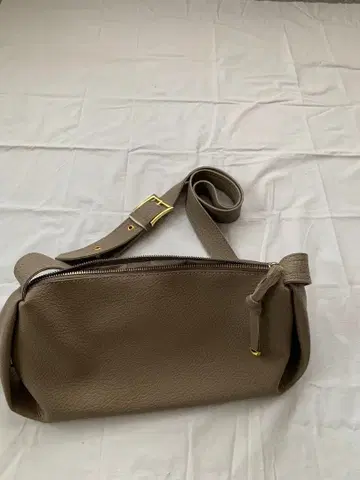 베이지 가죽 숄더백