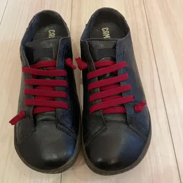 CAMPER 블랙 스니커즈 빨간색 신발끈