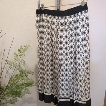 EPOCA 꽃무늬 플리츠 스커트 무릎 기장