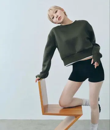 [ 한치 씨 콜라보 ] BEAUTY&YOUTH 지퍼 티셔츠 상의