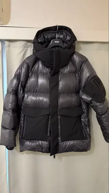 새상품급 BOSS 후드 부착 다운 자켓