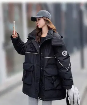 후드 부착 블랙 다운 자켓