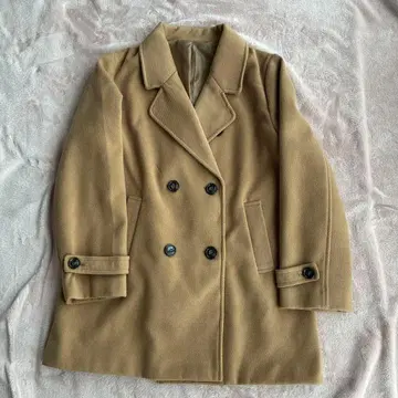 베이지 더블 브레스트 피 코트