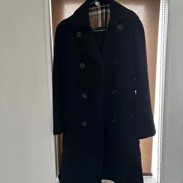 블랙 더블 브레스트 트렌치코트