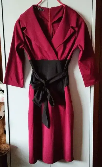 버건디 7부 소매 타이트핏 원피스