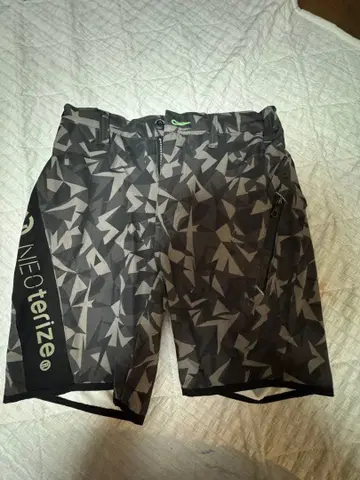 NEOterize 기하학 패턴 숏팬츠 M 사이즈