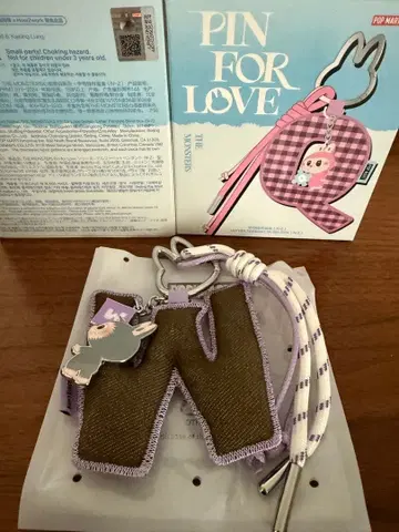 POPMART 보라색 [ W ] 형 키링