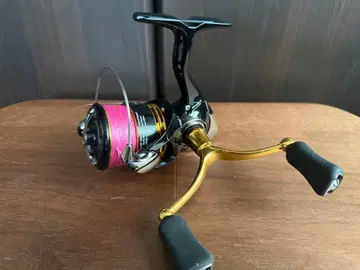 다이와 레갈리스 LT2500S-DH 흠집 있음