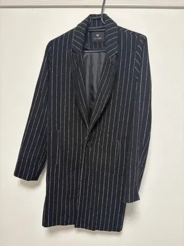 [반스 익스체인지] 블랙 스트라이프 체스터 코트