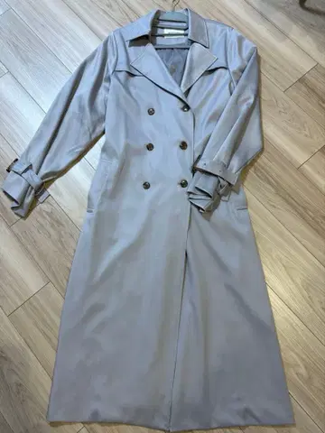 그레이 더블 브레스트 트렌치코트