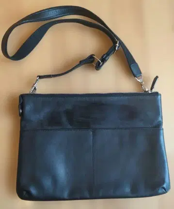 가죽 사코슈 백 ST.UNIVERSEL 천연 가죽 블랙