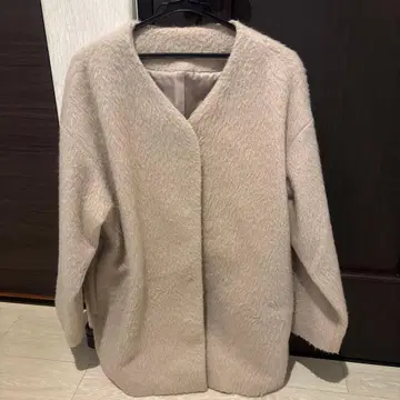 베이지 복슬복슬 노카라 코트