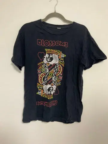 Blossoms 블로섬즈 Charlemagne 밴딩 T셔츠