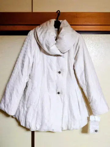 화이트 다운 자켓