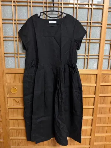 와후 블랙 건반 턱 프렌치 슬리브 원피스 기장 짧음