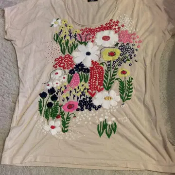 marble sud 꽃무늬 자수 베이지 반팔 T셔츠