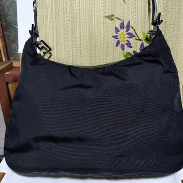 블랙 나일론 숄더백