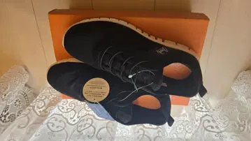 미사용 새상품 경량 니트 스니커즈 블랙