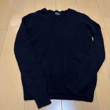 A.P.C. 블랙 V넥 스웨터 캐시미어 100