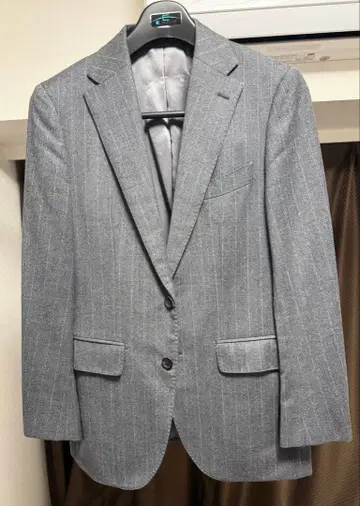 HILTON 그레이 스트라이프 비즈니스 정장