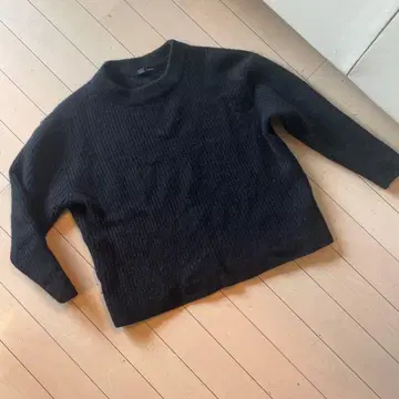 Le pivote 블랙 리브 편직 스웨터