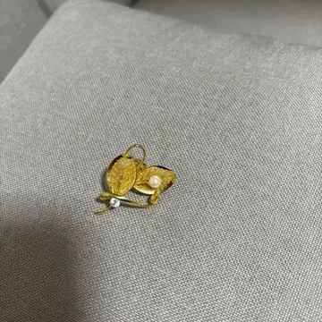 나뭇잎 디자인 브로치 펄 장식